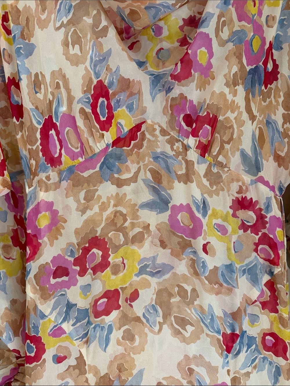 Doen Floral Long Sleeve Maxi Dress in Beige and Pink - Picture 4 of 9